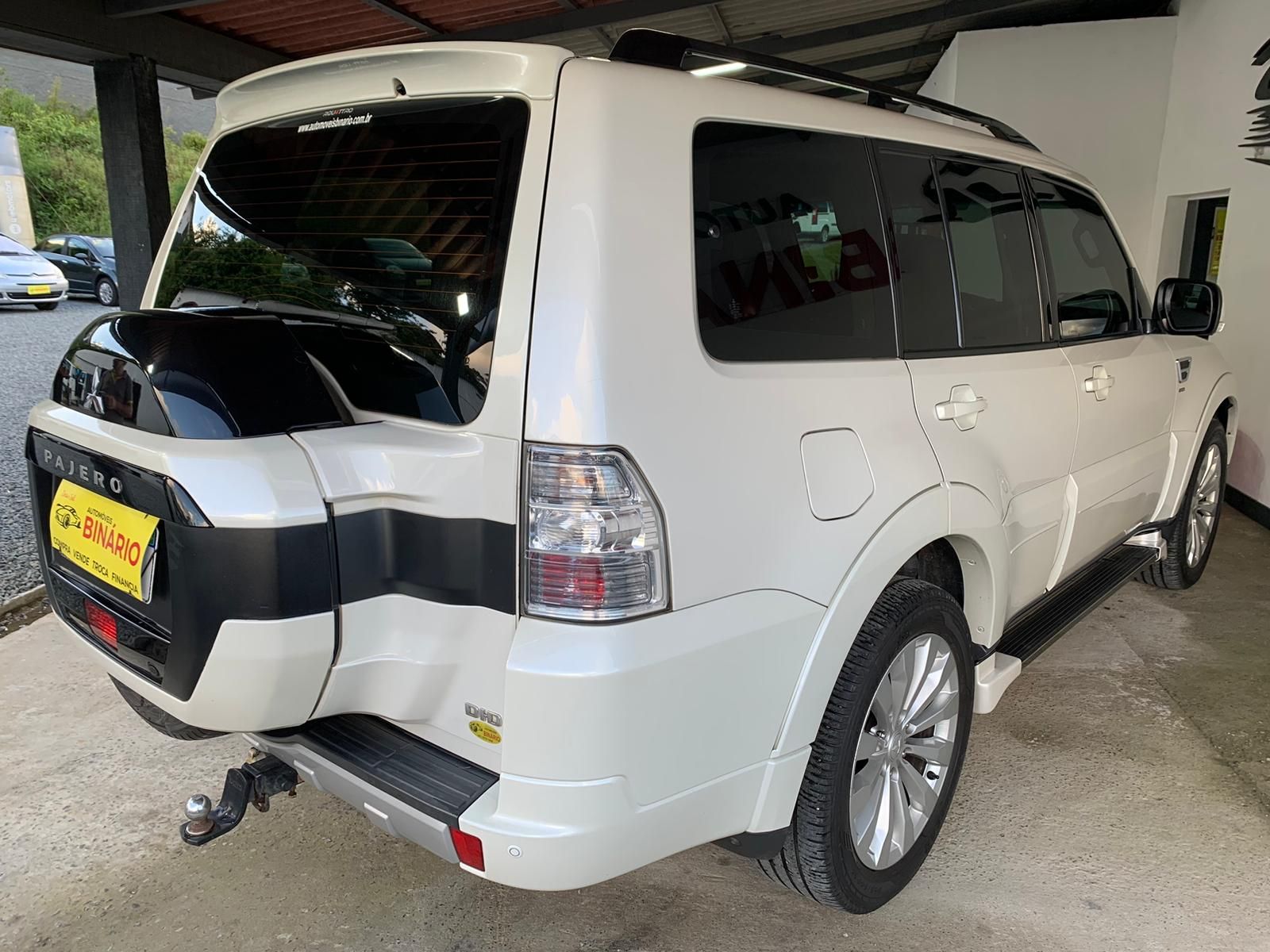 Mitsubishi Pajero Full