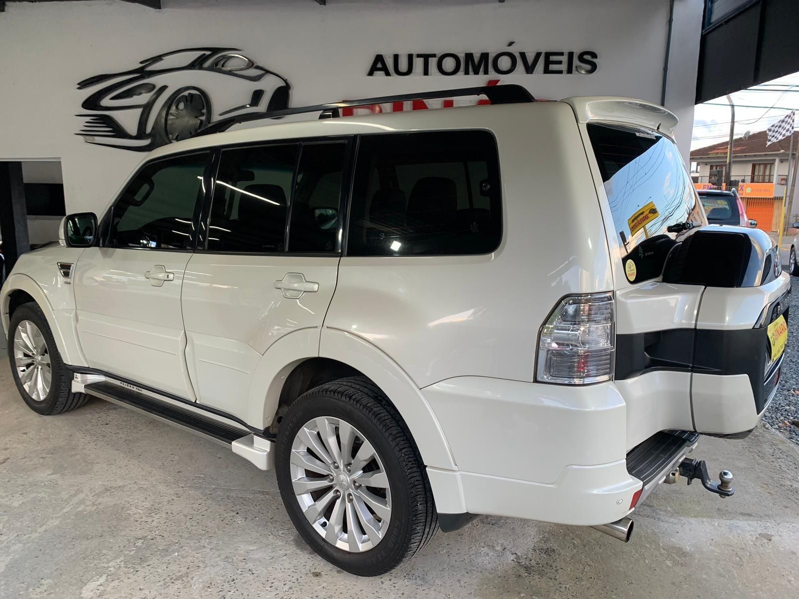 Mitsubishi Pajero Full