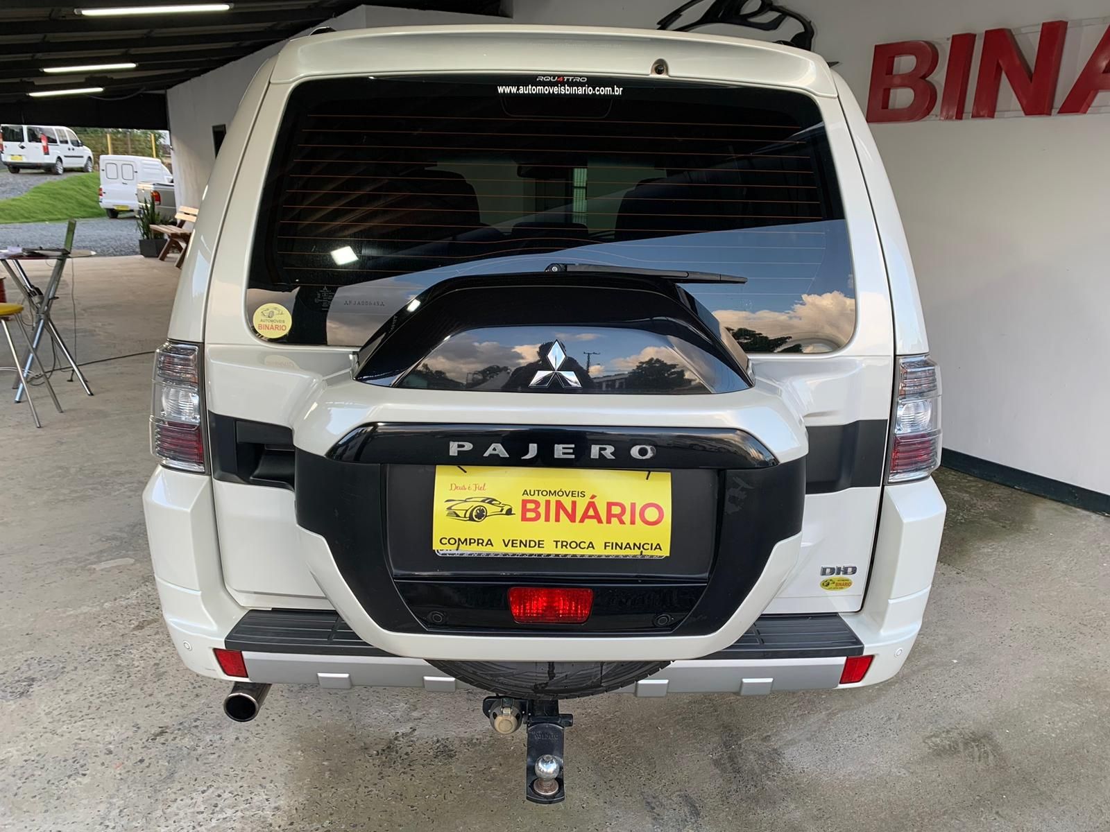 Mitsubishi Pajero Full
