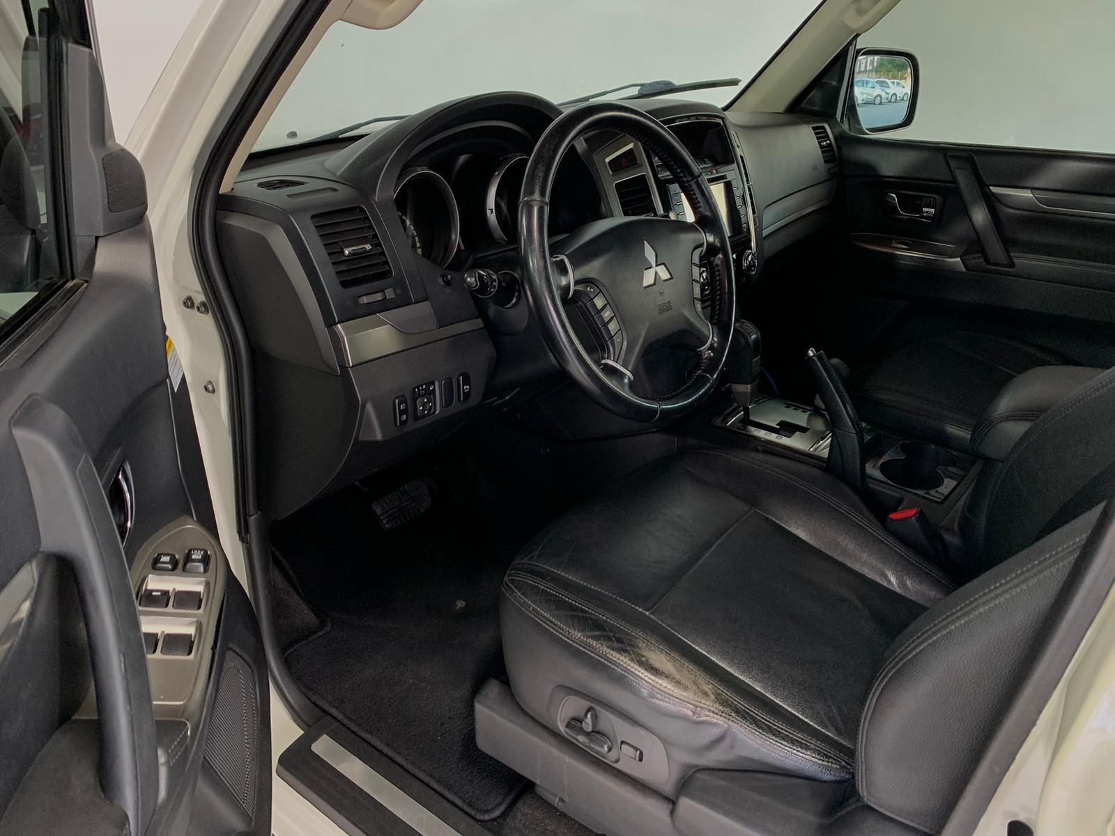 Mitsubishi Pajero Full