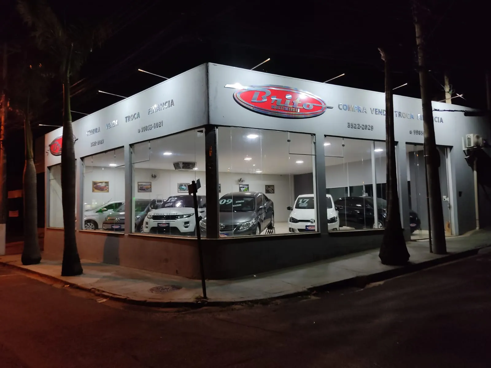 Fachada da loja BRITO MULTIMARCAS - Lins - SP