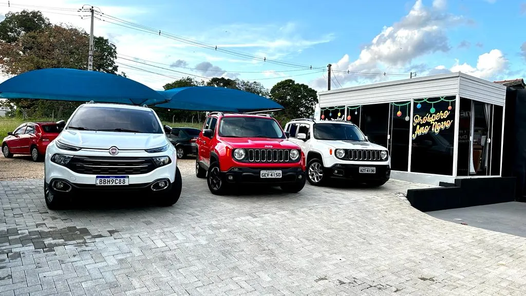 Fachada da loja Veículos à venda em FILADELFIA VEICULOS - Carambeí - PR | Mobiauto
