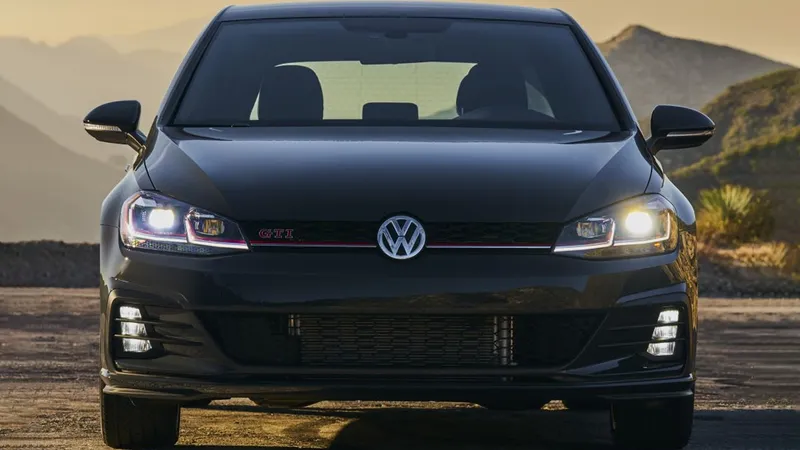 VW Golf raiz terá último respiro em 2024 e se entregará ao mundo dos elétricos