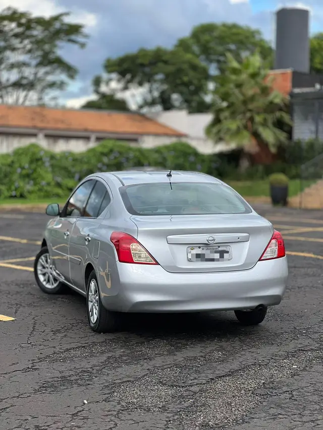 Carro Nissan Versa 2014 1.6 16V SL (Flex)