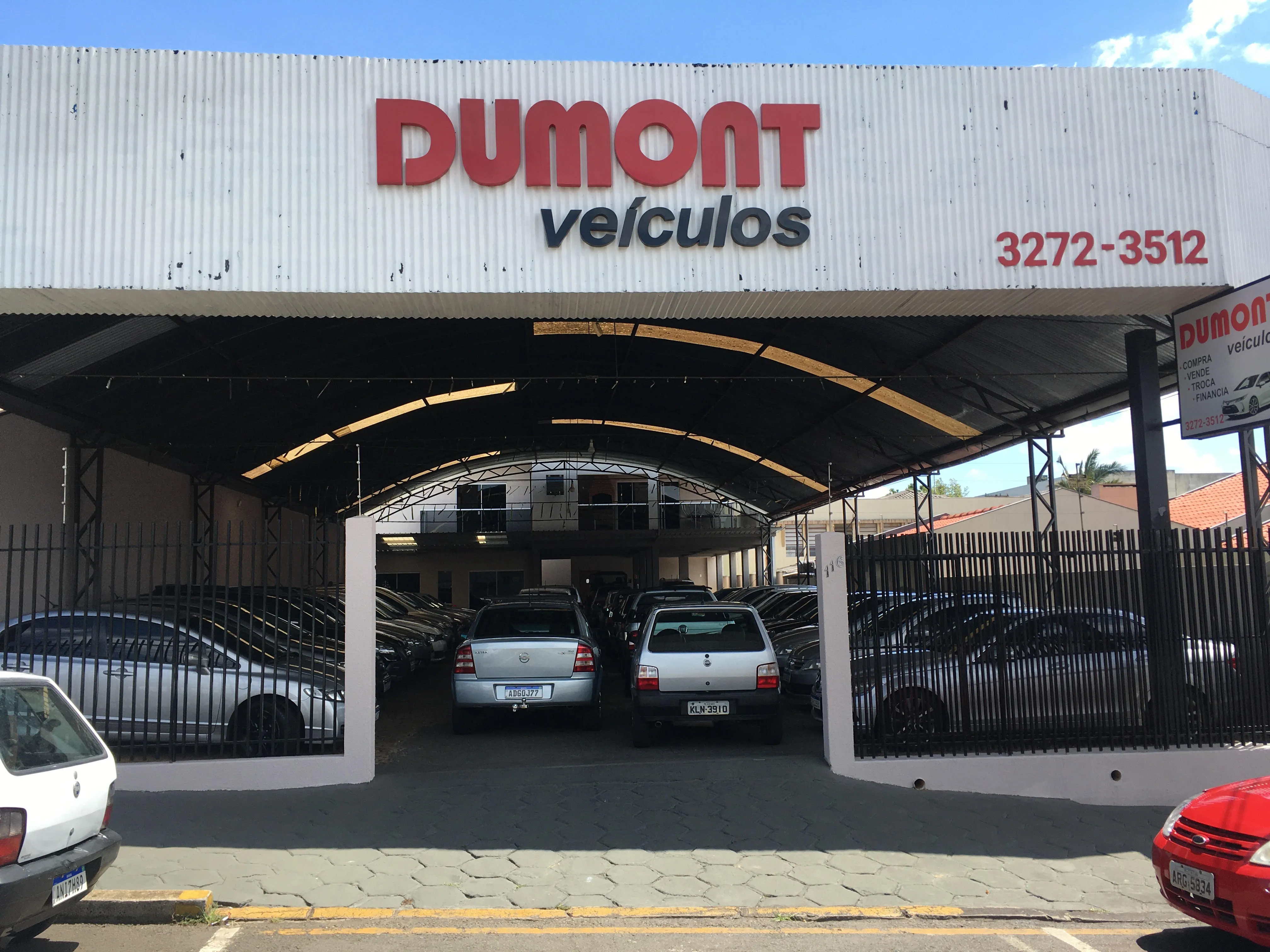 Fachada da loja DUMONT VEICULOS - Telêmaco Borba - PR