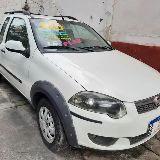 Carro Fiat Strada 2013 Trekking 1.6 16V (Flex) (Cabine Estendida)
