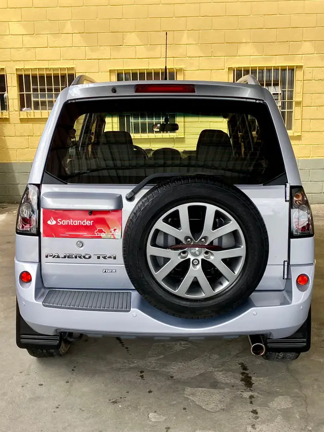 Carro Mitsubishi Pajero TR4 2013 2.0 16V 4x2 (Flex)