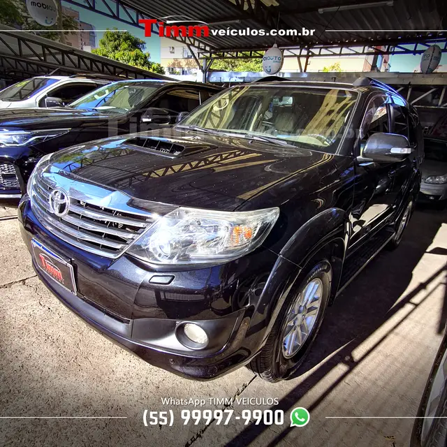 Carro Toyota Hilux SW4 2013 SRV 3.0 4X4 (7 Lugares)