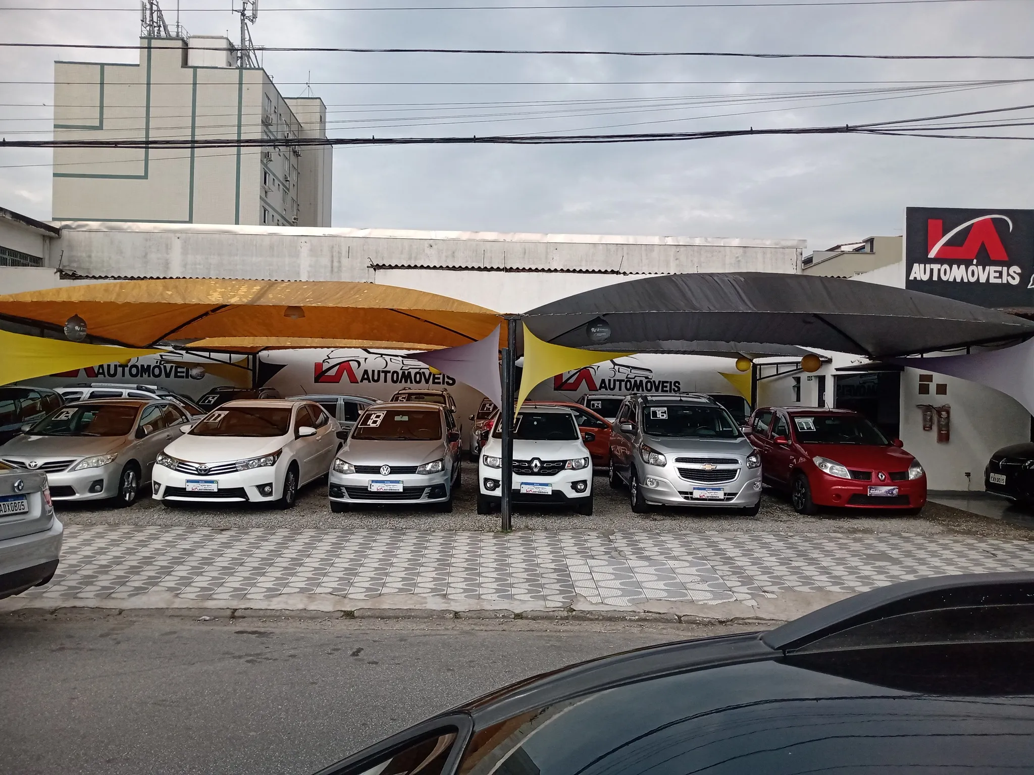 Fachada da loja L A AUTOMOVEIS - Praia Grande - SP