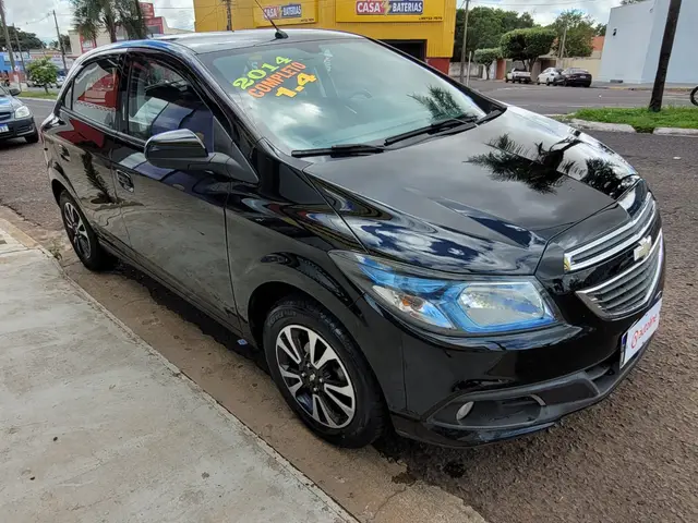 Carro Chevrolet Onix 2014 HATCH LTZ 1.4 8V FlexPower 5p Mec.