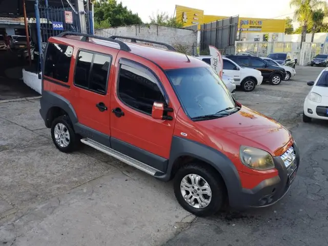 Carro Fiat Doblò 2012 Adventure 1.8 16V (Flex)
