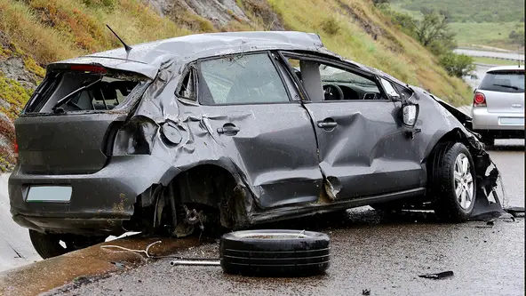 Carros acidentados são reparados na surdina em operação “lambança”. Depois, seus compradores não conseguem fazer o seguro