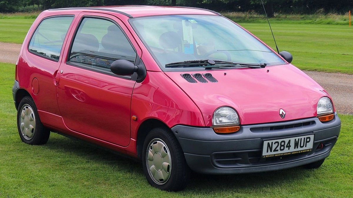 Renault Twingo foi um grande sucesso na Europa, mas nunca conseguiu reconhecimento sequer parecido no Brasil