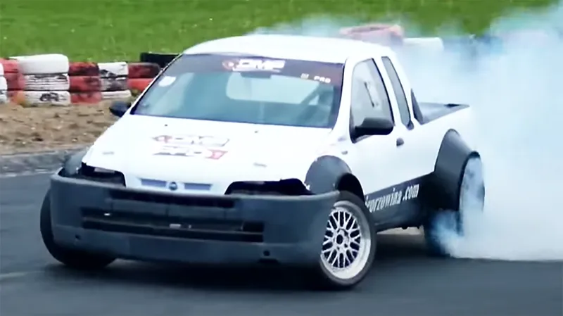 A insana Fiat Strada V8 de 450 cv que largou o trabalho e caiu na pista