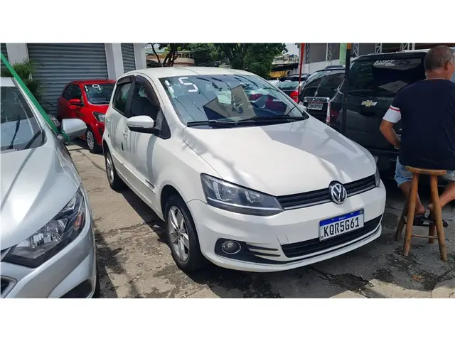 Carro Volkswagen Fox 2015 Comfortline 1.0 TEC (Flex)