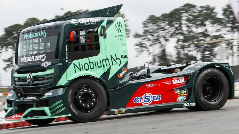 Primeiro caminhão híbrido de corrida no mundo é brasileiro e tem 1.000 cv 
