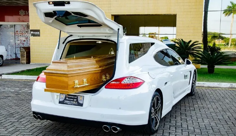 Porsche Panamera funerário é para último rolê de luxo na Terra