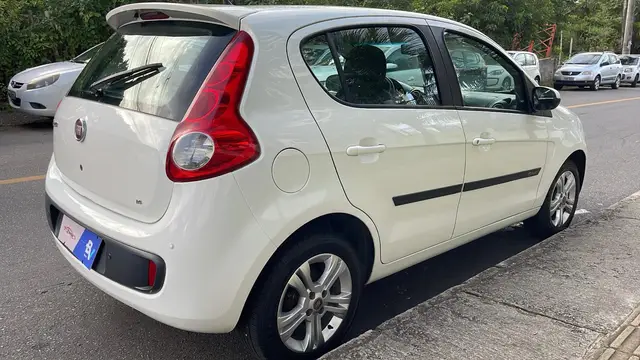 Carro Fiat Palio 2014 Attractive 1.4 8V (Flex)