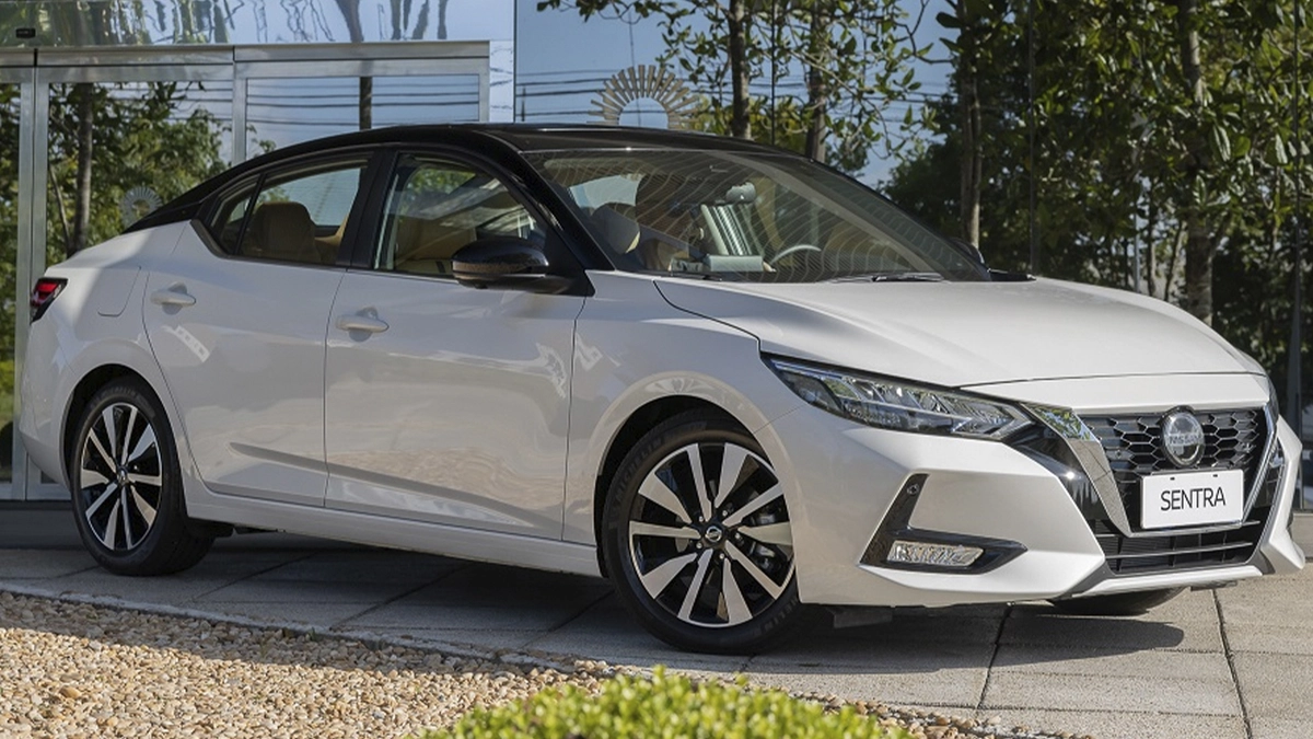 Nova geração do Nissan Sentra chega mais equipada e barata que a grande referência entre sedans médios, a fim de se consolidar como vice-líder