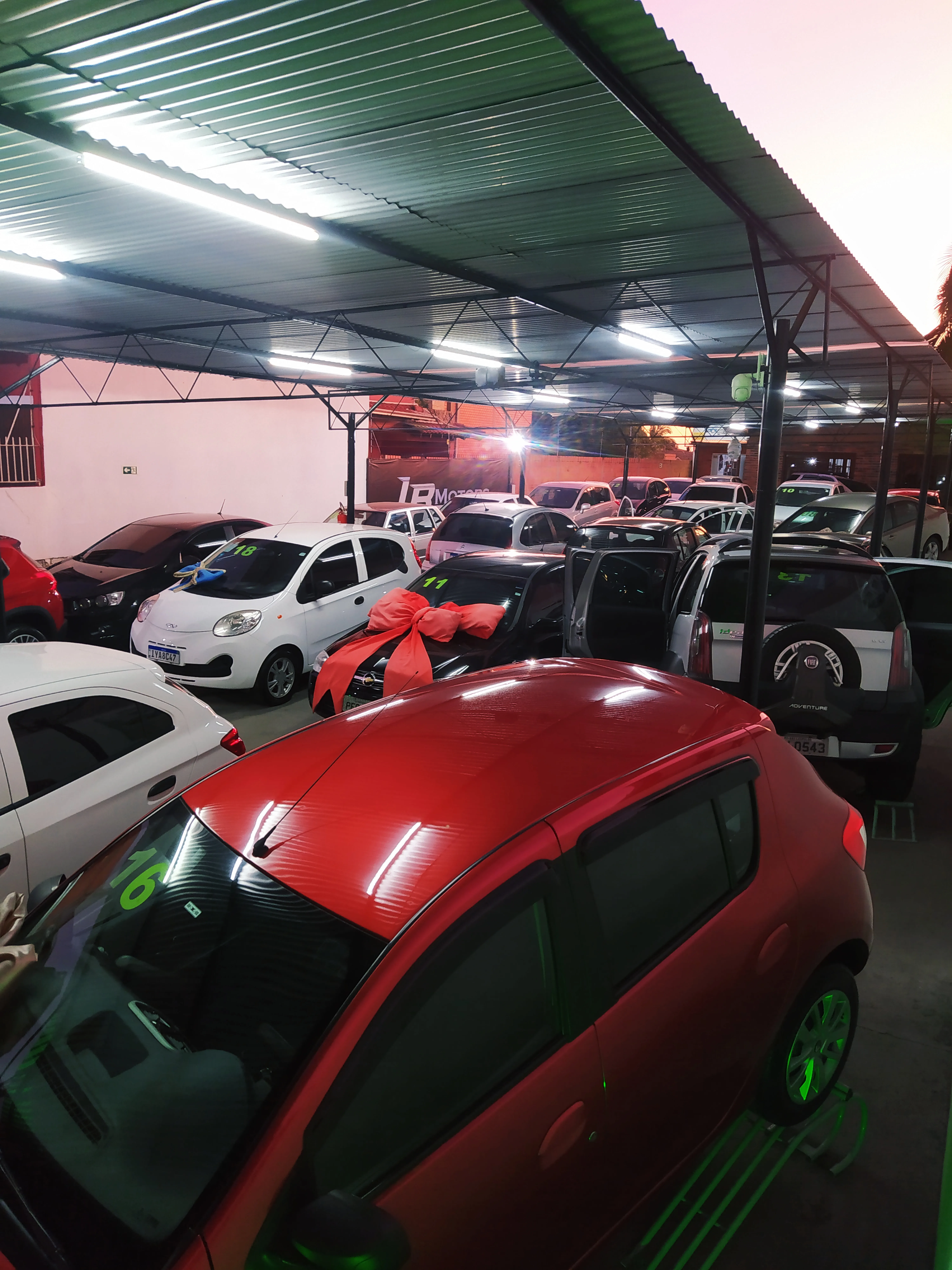 Fachada da loja Veículos à venda em  LR MOTORS  - Sapucaia do Sul - RS | Mobiauto
