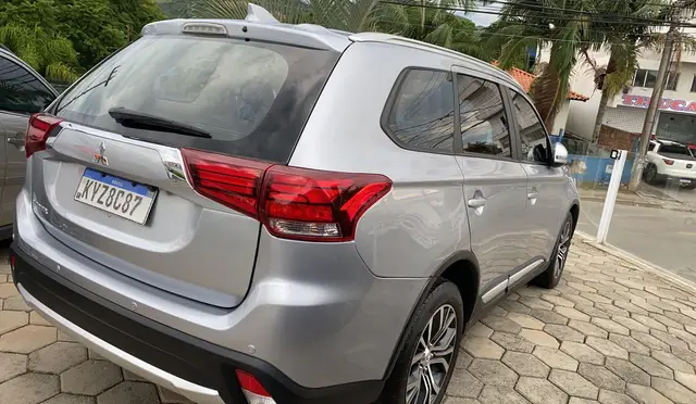 Carro Mitsubishi Outlander 2018 Comfort 2.0 16V (Aut)