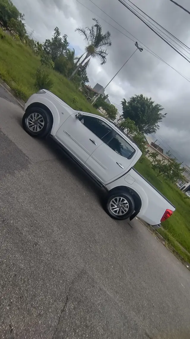Carro Nissan Frontier 2018 2.3 TD CD LE 4x4 (Aut)