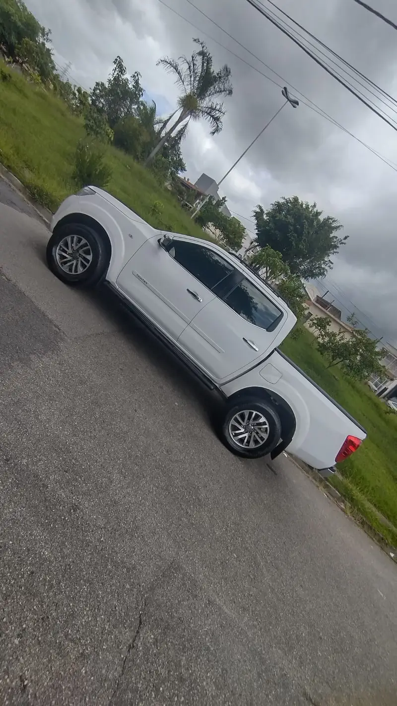 Nissan Frontier 2.3 TD CD LE 4x4 (Aut)