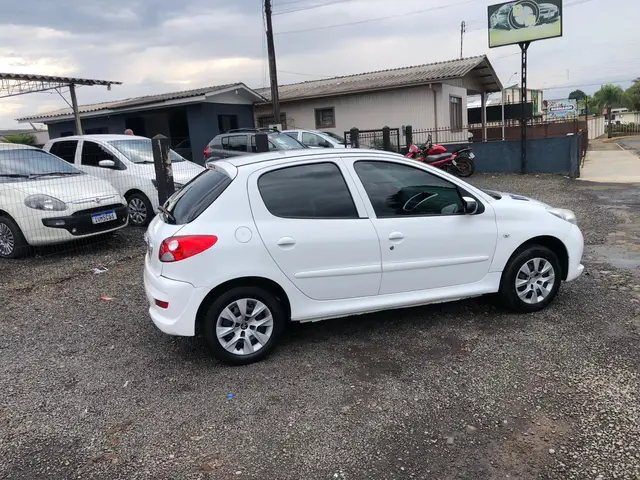 Carro Peugeot 207 2013 Hatch XR 1.4 8V (flex) 2p