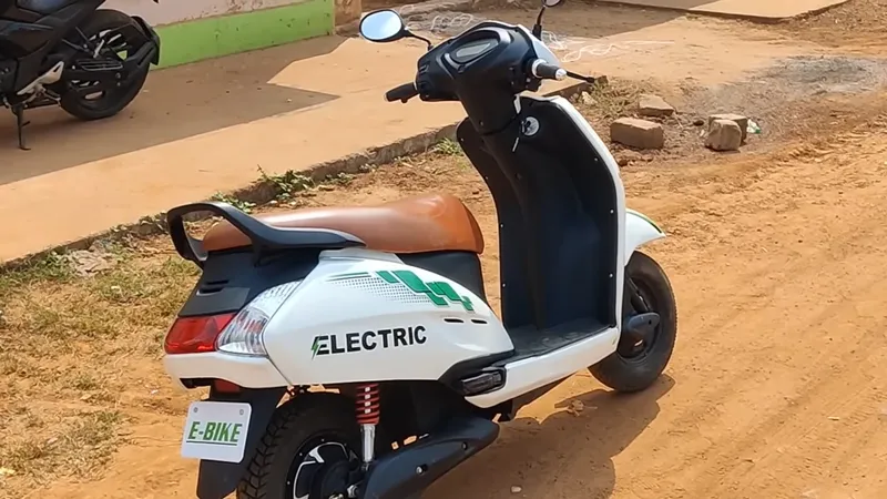 Youtuber transforma scooter da Honda em elétrica gastando R$ 6 mil