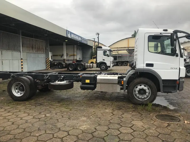Mercedes-Benz Atego Atego 1719 4x2 2p (diesel)(E6)