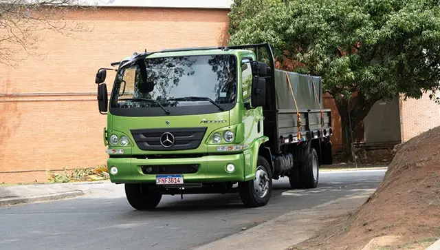 Caminhão Mercedes-Benz Accelo 2024 Accelo 817 4x2 2p (diesel)(E6)
