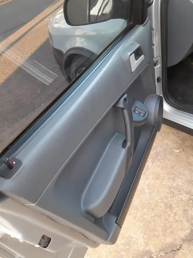 Carro Volkswagen Saveiro 2009 Surf 1.6 G4 (Flex)