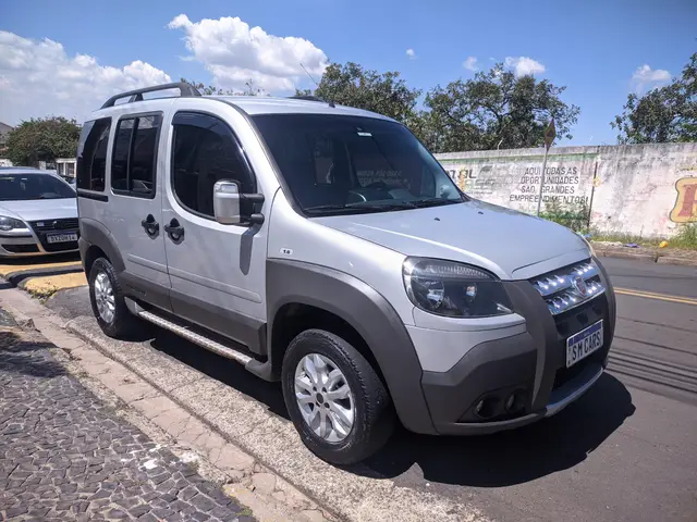 Carro Fiat Doblò 2015 Adventure 1.8 16V (Flex)