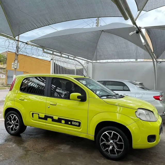 Carro Fiat Uno 2012 Vivace 1.0 8V (Flex) 4p