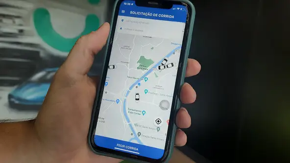 Aproveitamos o caos no metrô da metrópole para testar o novo aplicativo de transporte individual da cidade