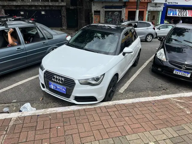 Carro Audi A1 2015 1.4 TFSI Sportback Attraction S Tronic