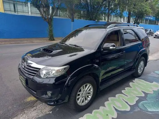 Toyota Hilux SW4 SRV 3.0 TDI 4X4 (5 Lugares)