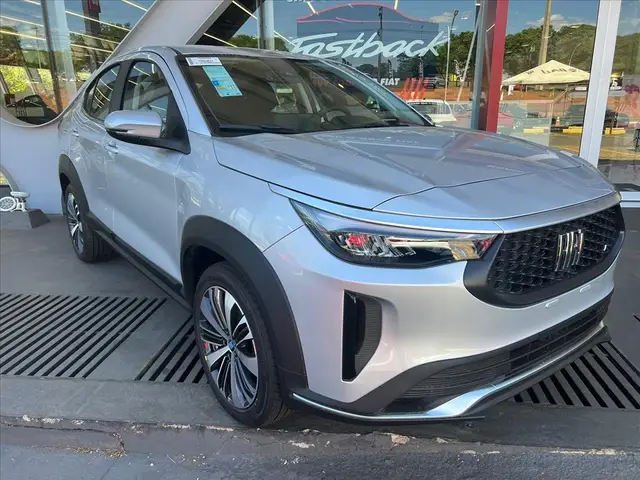 Carro Fiat Fastback 2025 Turbo 200
