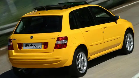 Lista tem desde o famoso Fiat Stilo com seu teto Sky Window dividido em cinco lâminas até o Citroën C3 Solaris 