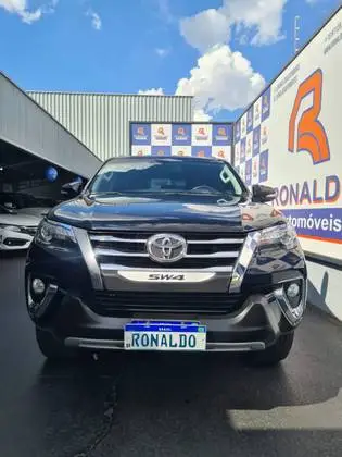 Carro Toyota SW4 2017 2.8 TDI SRX 5L 4x4 (Aut)