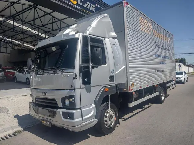 Carro Ford Cargo 1117 2014 Turbo