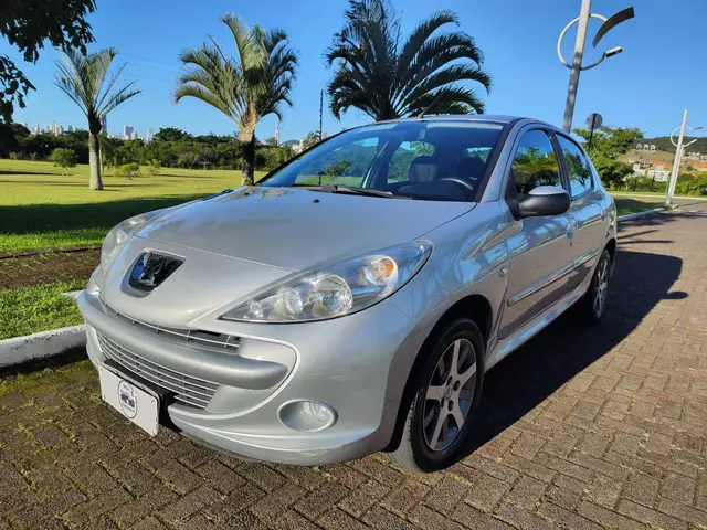 Carro Peugeot 207 2013 Hatch XR 1.4 8V (flex) 4p