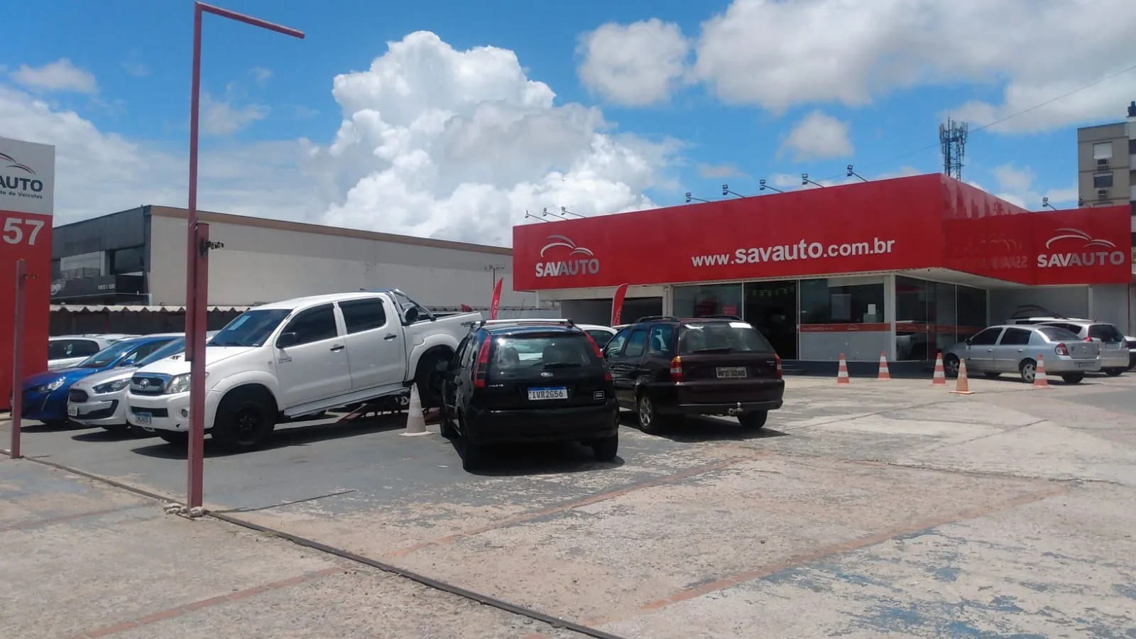 Fachada da loja Veículos à venda em SAVAUTO MATRIZ SERTORIO VEÍCULOS - Porto Alegre - RS | Mobiauto