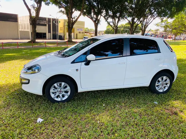 Carro Fiat Punto 2017 Attractive 1.4 (Flex)