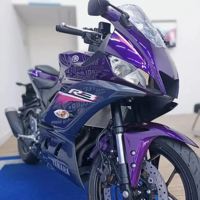 Carro Yamaha YZF R3 2023 World GP 60th Anniversary Edition