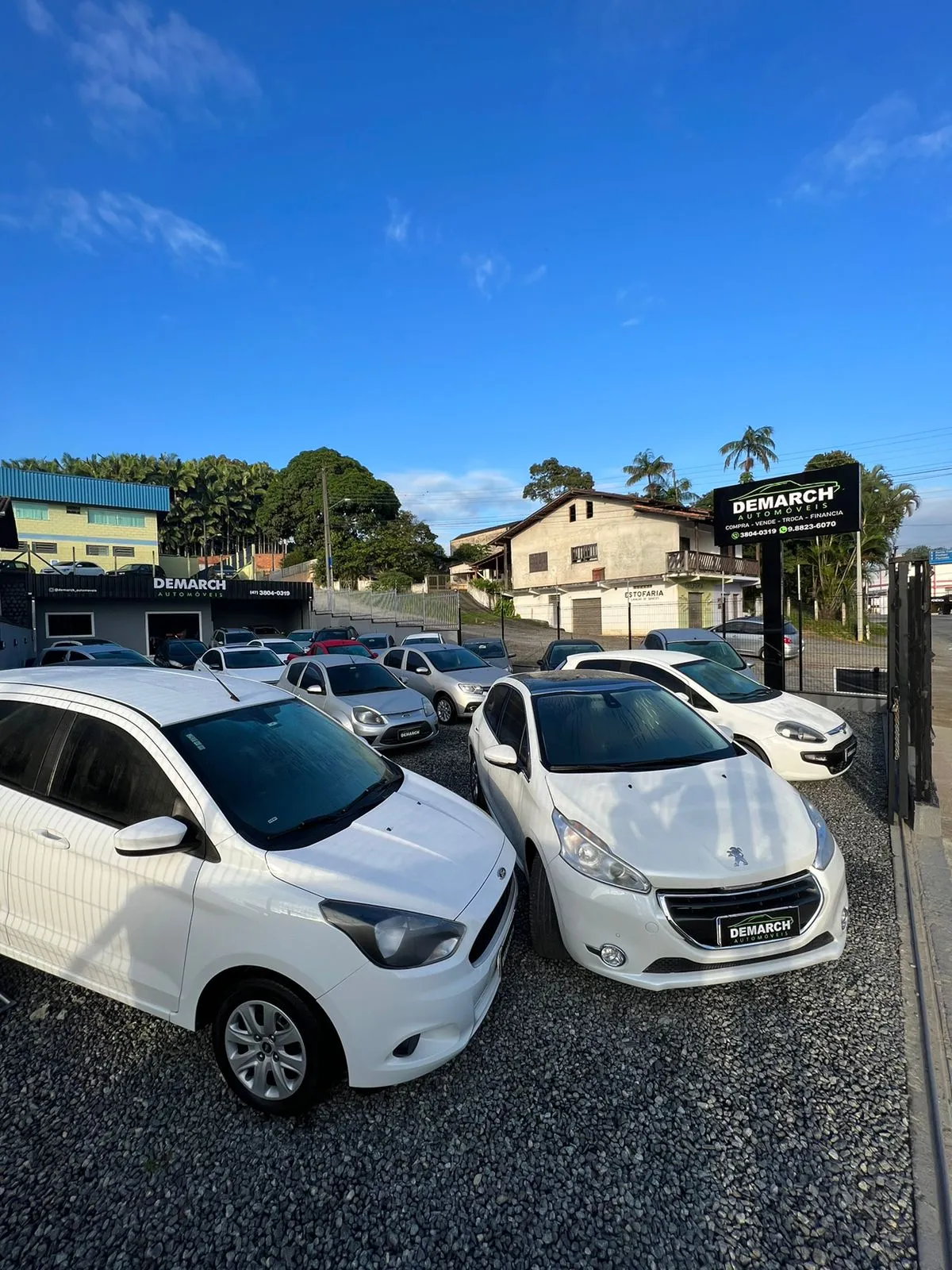 Fachada da loja Veículos à venda em DEMARCH COMERCIO DE AUTOMOVEIS LTDA - Joinville - SC | Mobiauto