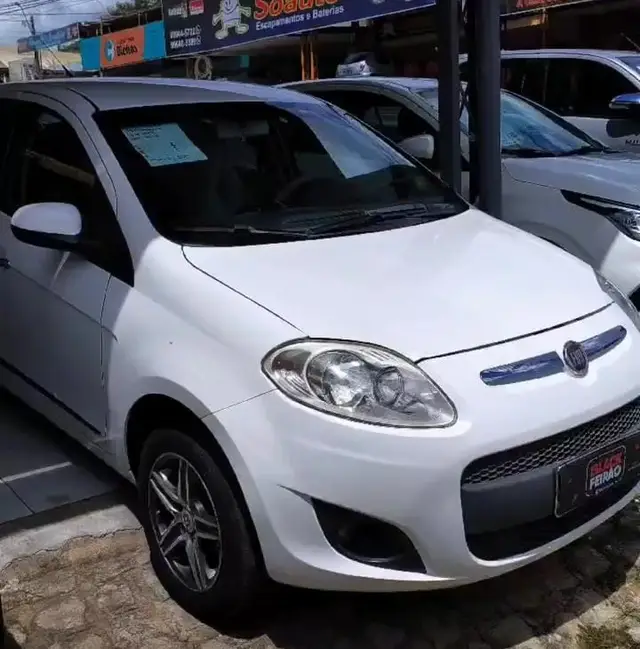 Carro Fiat Palio 2013 Attractive 1.4 8V (Flex)