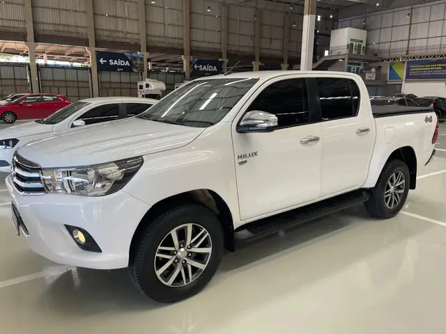 Carro Toyota Hilux Cabine Dupla 2017 Hilux 2.7 SR CD 4x2 (Flex) (Aut)