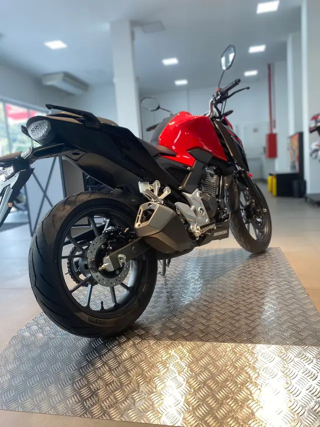 Moto Honda CB 300F Twister 2024 (CBS)