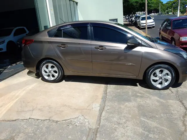 Carro Hyundai HB20S 2017 1.6 Comfort Style (Flex)